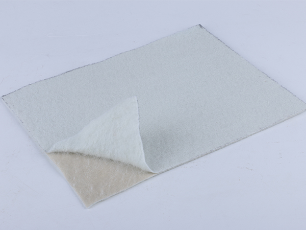 細(xì)心完成復(fù)合土工膜鋪設(shè)“善后”工作