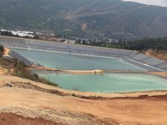 水產(chǎn)防滲膜施工搭接技巧快速掌